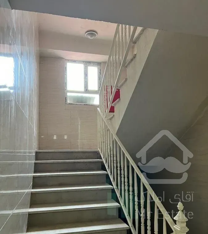 فروش واحد ۱۳۵ متری طبقه ۶ با چشم انداز زیبا