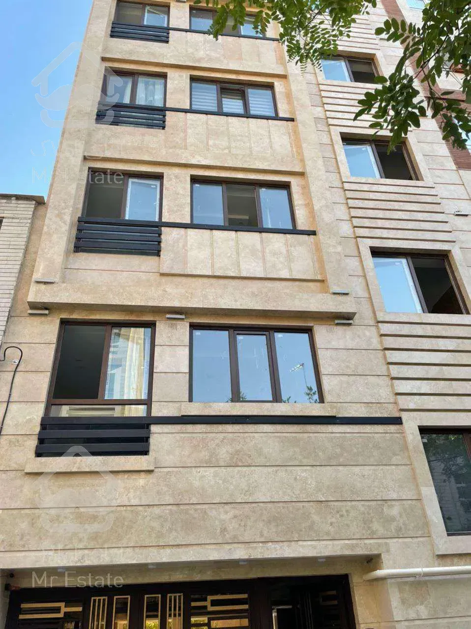 خیابان کاشانی ساختمان موقعیت ۱۰۰٪ اداری سند مسکونی ۱۰۳۵ متر بصورت یکجا واگذاری