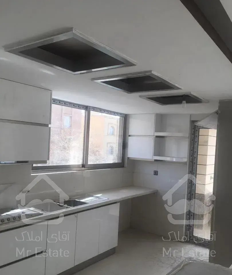 ۱۳۰متر آپارتمان شیک/برازنده