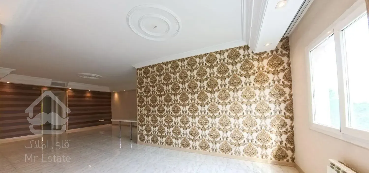 واحد ۱۰۷ متری/میدان گلها