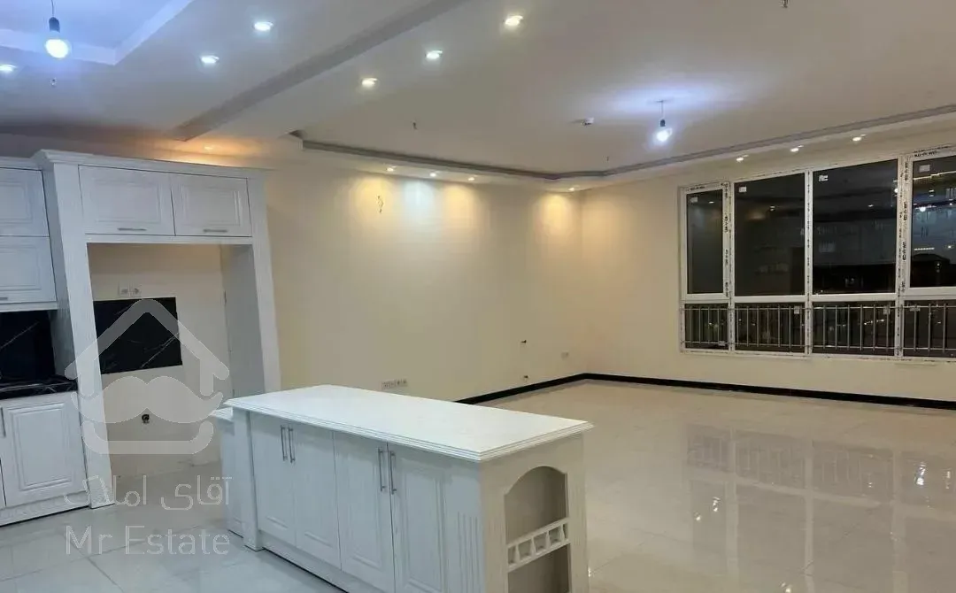 130متر/سه خواب/فول امکانات/غرق نور/ساخت1401