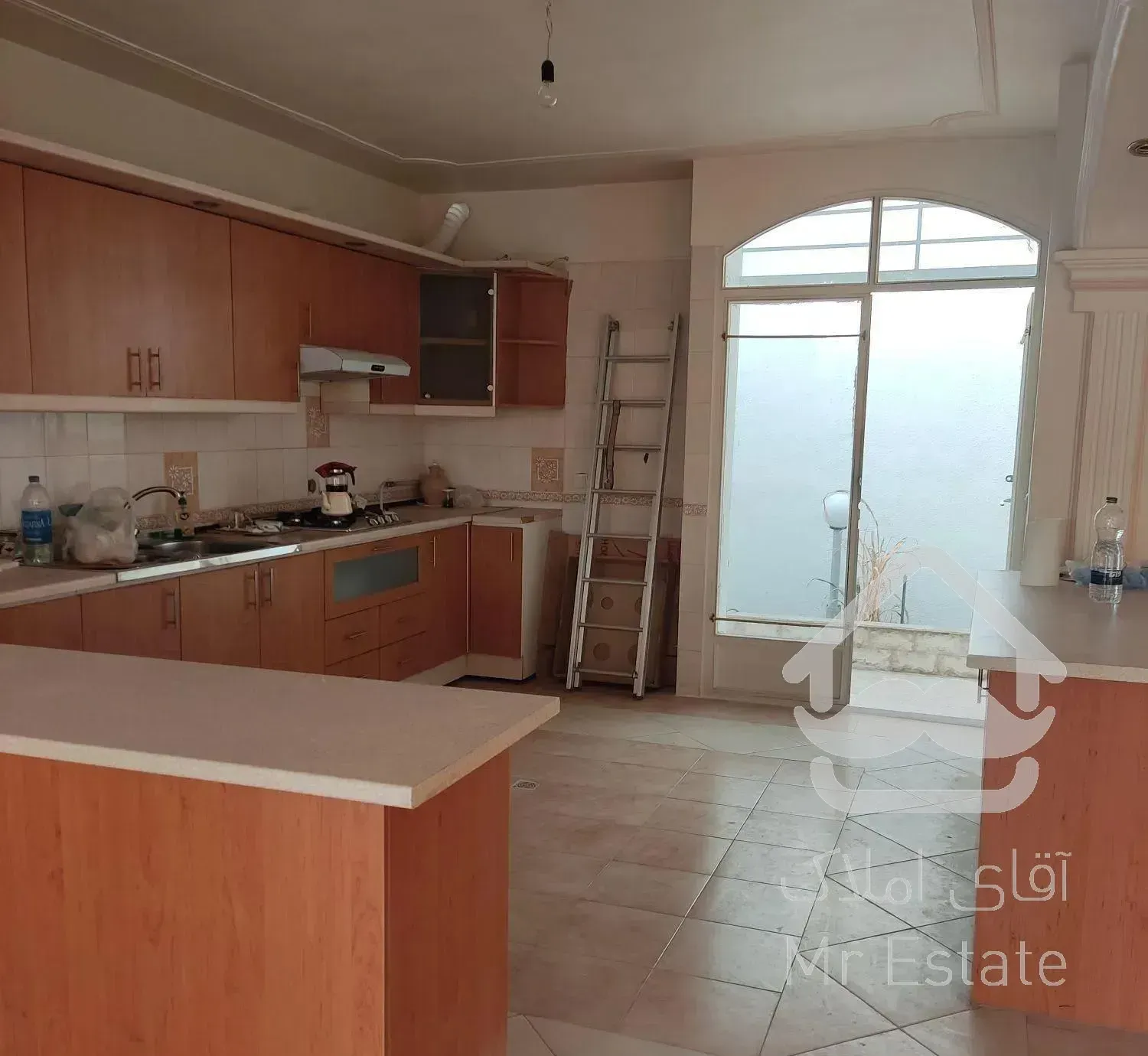 خانه ویلایی ۳۰۰ متر با ۱۴۰ متر بنا