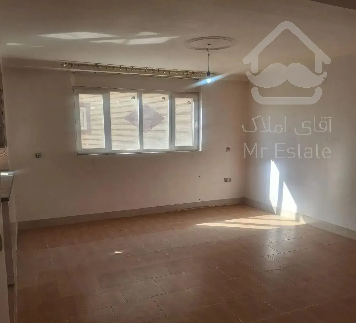 شهرک ذوالفقار مجتمع کوثر طبقه دوم، رنگ آمیزی میشود