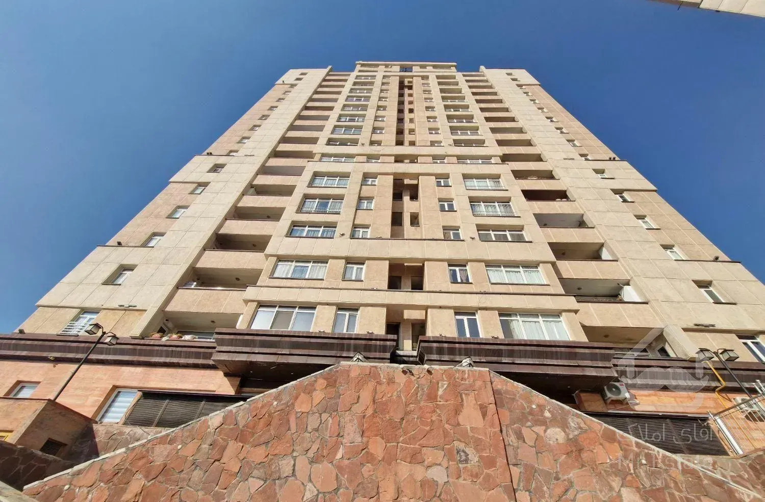 فروش واحد۷۸متری با ویو دریاچه چیتگر نگین آبشار