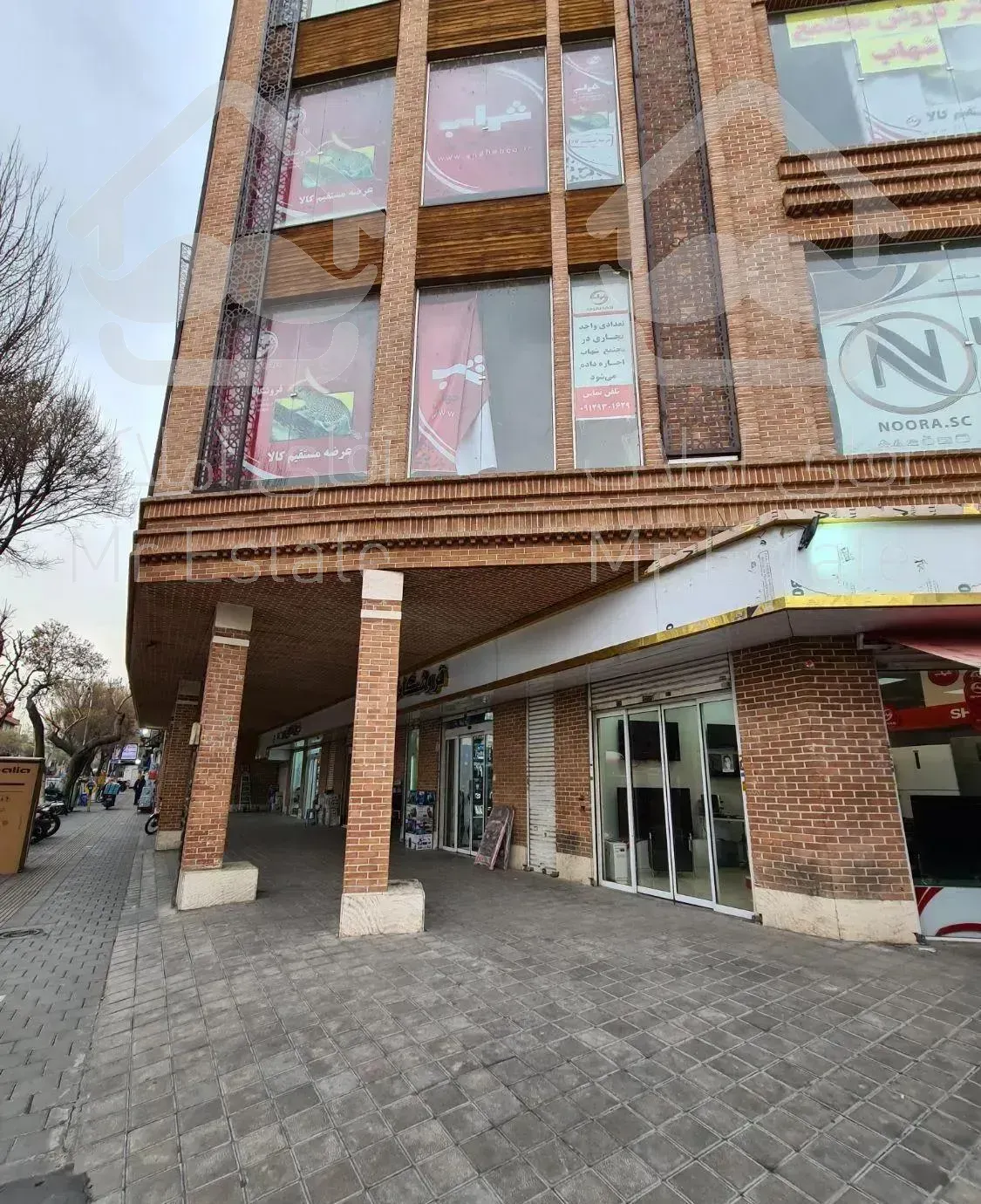 مغازه ۳۶ متری با ۱۲ متر انباری