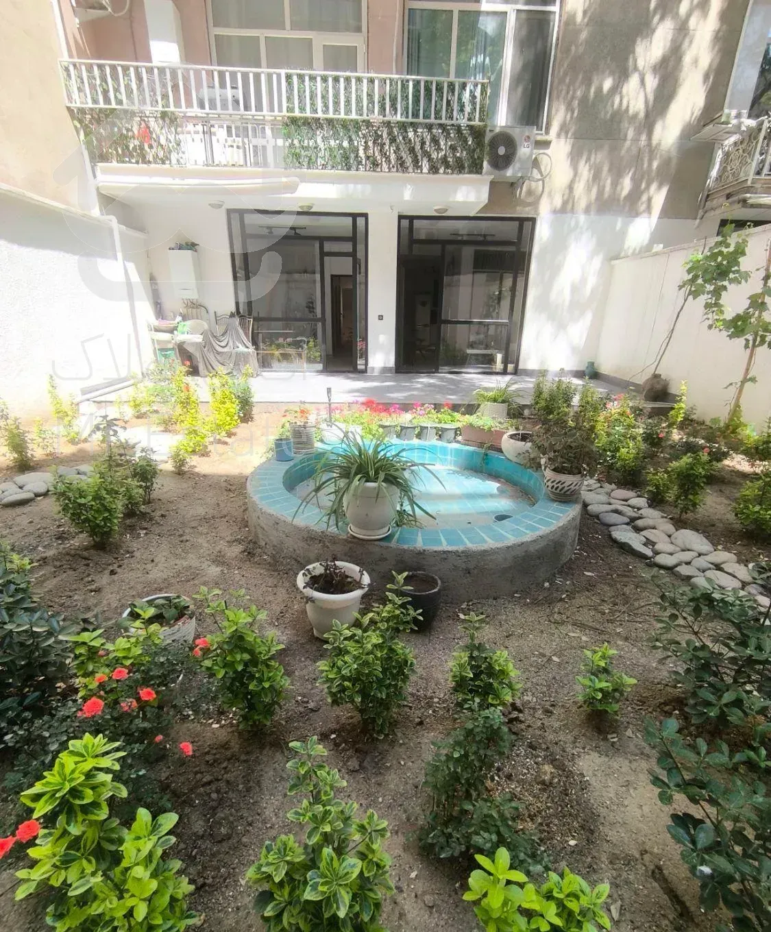 ۸۵متری فول بازسازی ۱۰۰متر حیاط در اختیار