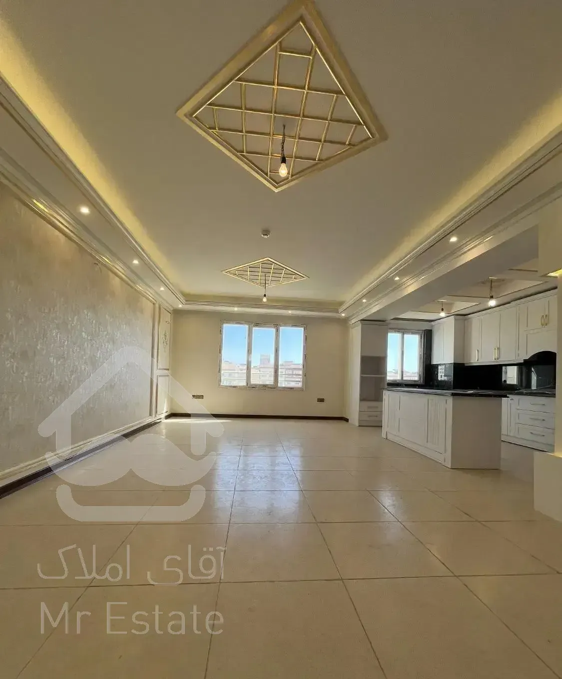 ۱۱۳ متر برج برند منطقه بدون مشرف و غرق نور آفتاب