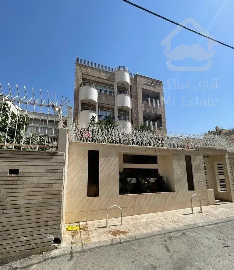 آپارتمان ۲۲۰ متری در باغ زرشک