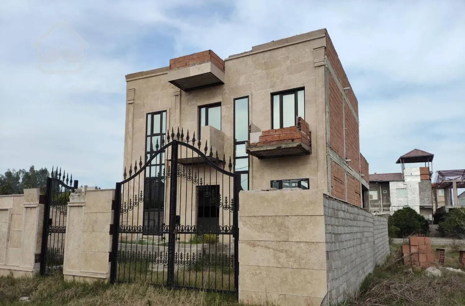 فروش خانه ویلایی ۲۴۰ متری ۳ خواب ساحلی نیمه کاره