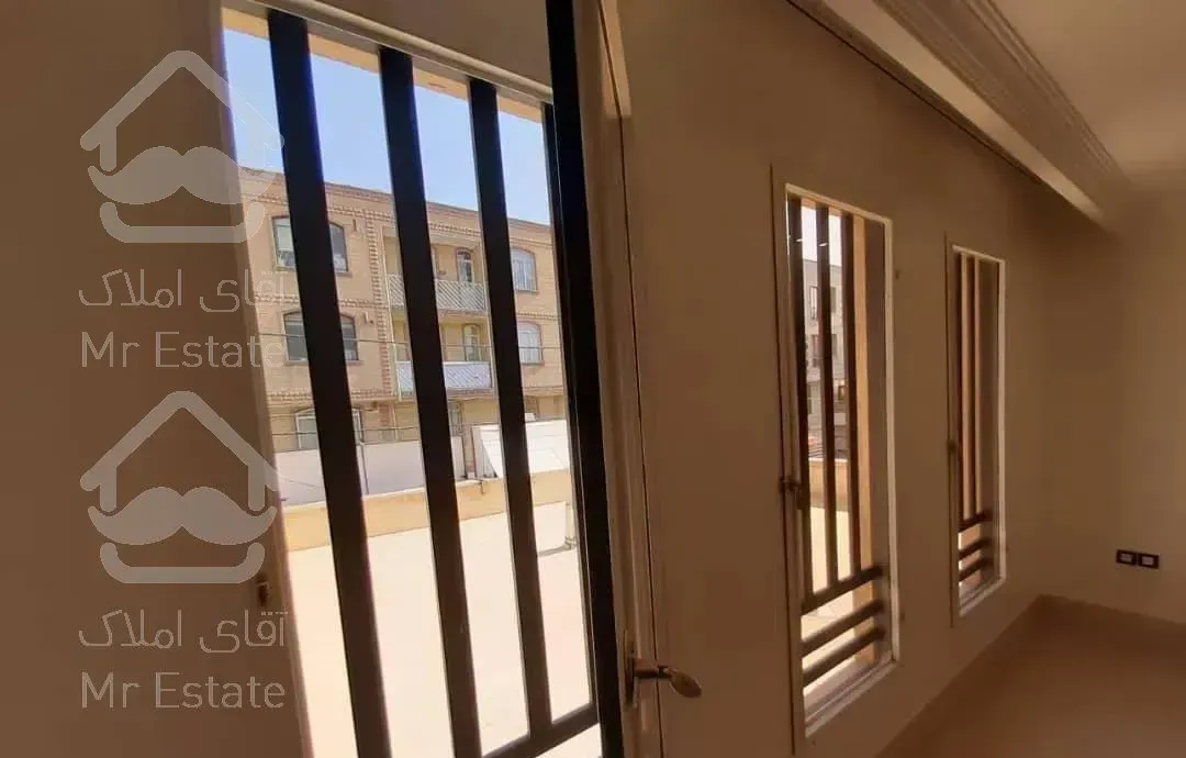 ۹۰متر۲خواب/طبقه اول/۷۰مترحیاط/پارکینگ سندی/۱۱شرقی