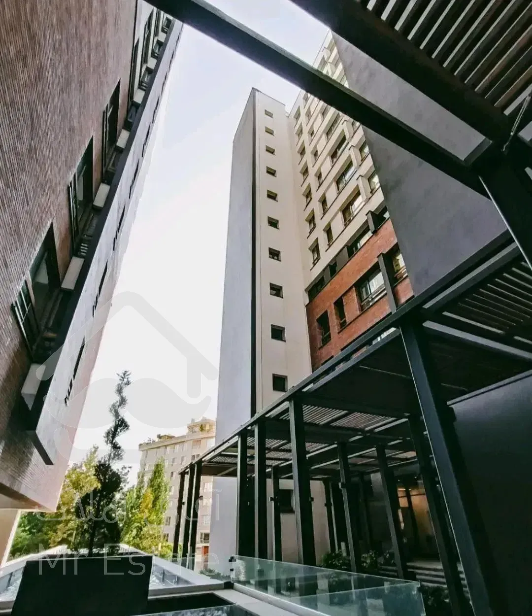 برج باغ برندحیات نو/فول مشاعات جذاب/سه خواب