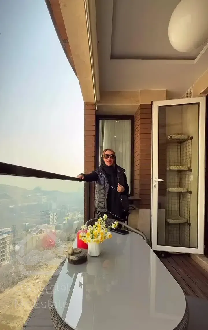 آپارتمان اکازیون ۱۲۶ متری ۲ خوابه طبقه ۸