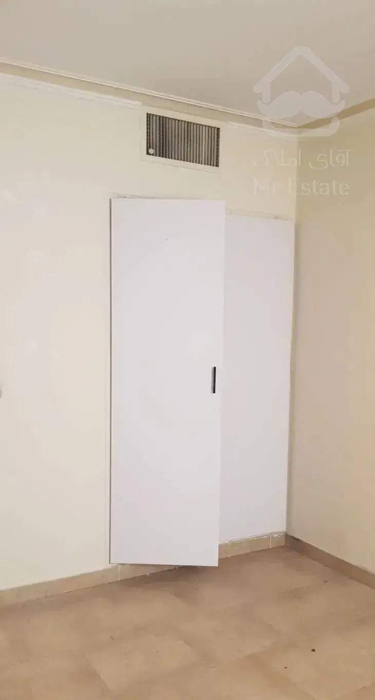 آپارتمان ۸۵ متری ۲ خ دیباجی ، منظریه درحال پارکت