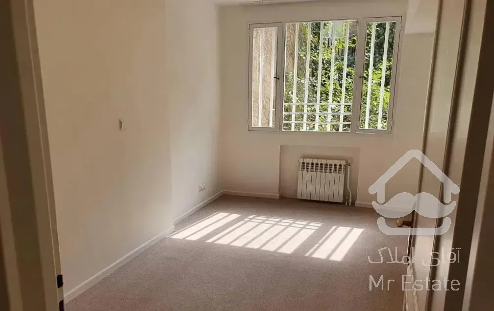 ۱۵۰ متر، خیابان ولیعصر پائین‌تر از پارک ساعی