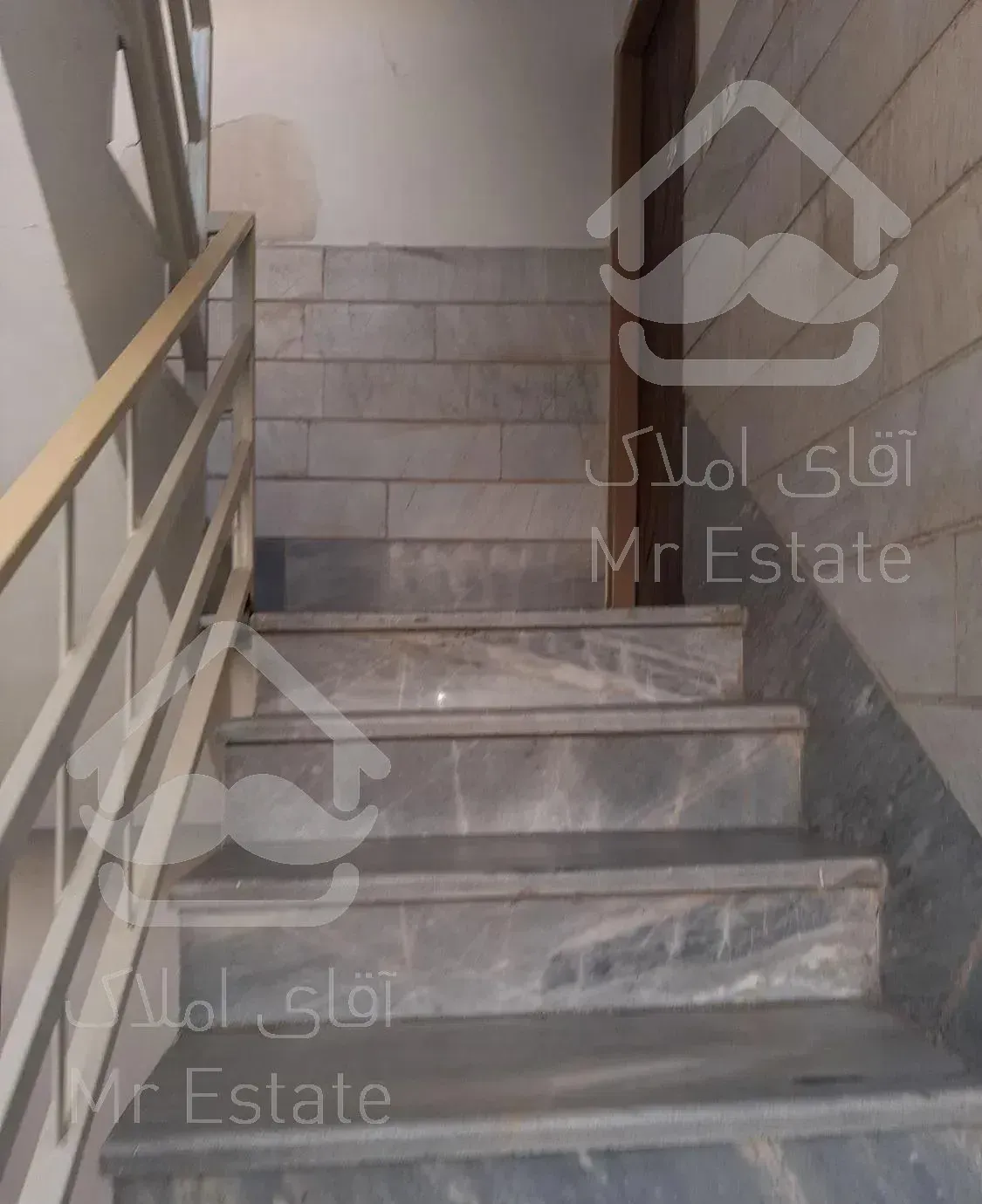 فلکه چهارم تهرانپارس ۸۲متر۲خواب طبقه دوم