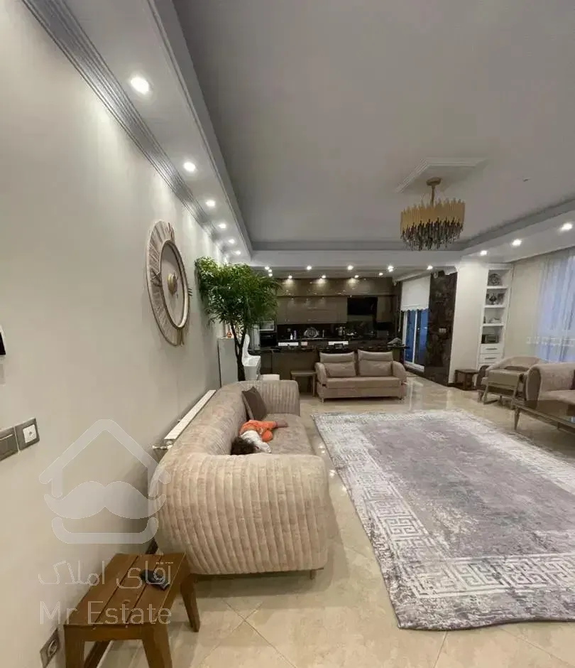 ۱۱۰ متر زمرد ۲ پارکینگ ۳ ساله طبقه ۴ ورودی از لابی