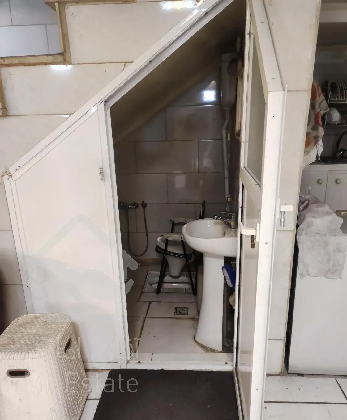 یک واحد آپارتمان  ۶۱ متری تجاری مستقل با در جدا