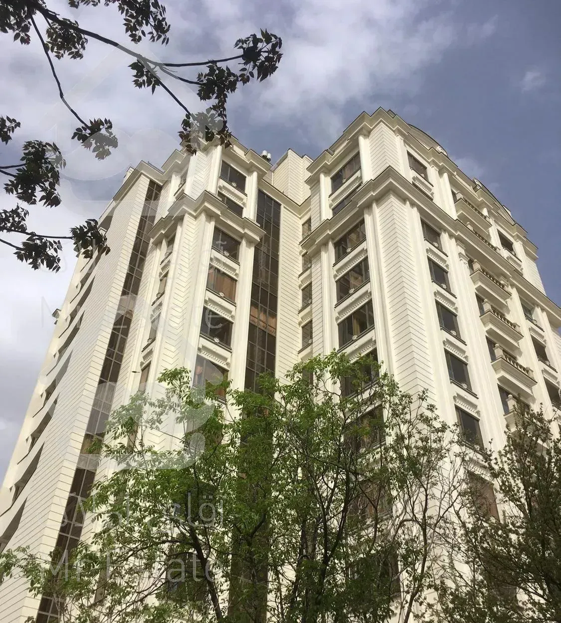 پاسداران /گلستانها/۱۶۰ متر / ۲ پارکینگ سندی