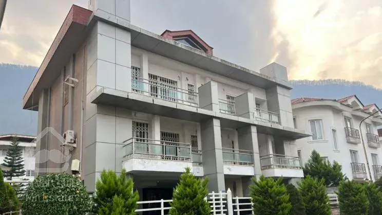 فروش یکجا آپارتمان ۳طبقه ۳واحد در دهکده نمک آبرود