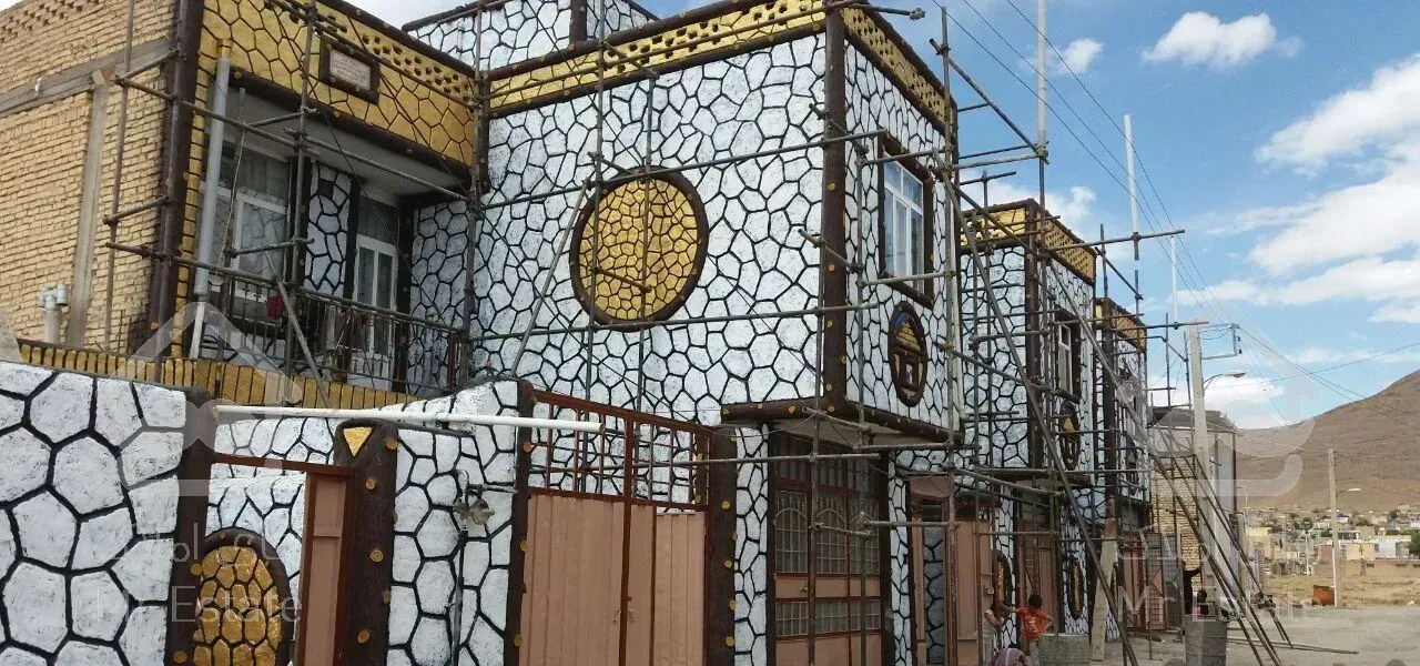 اجرای نمای سیمان بری طرح سنگ وچوب پلاستر.‌..