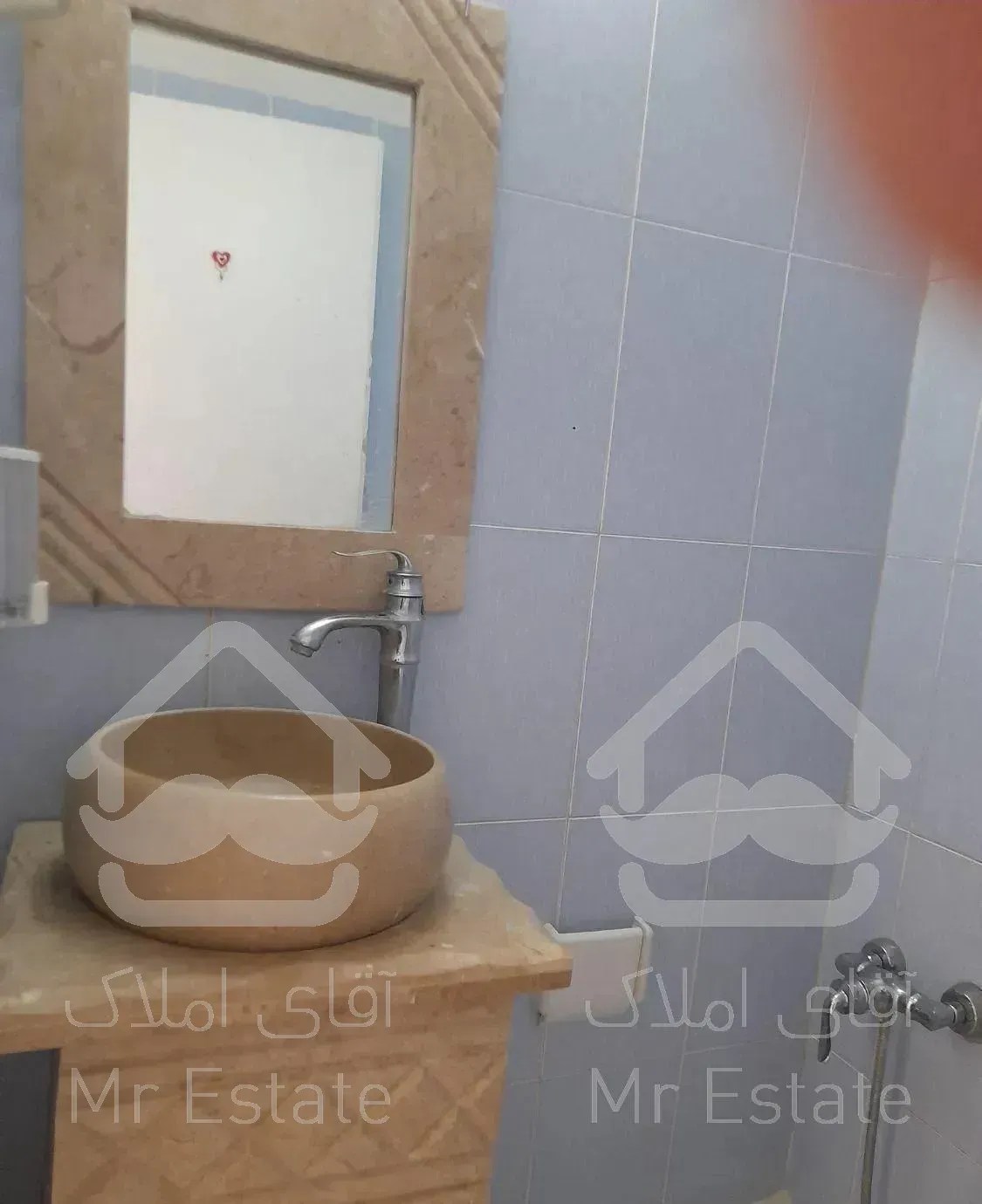 ۶۵ متر (اختر شرقی)