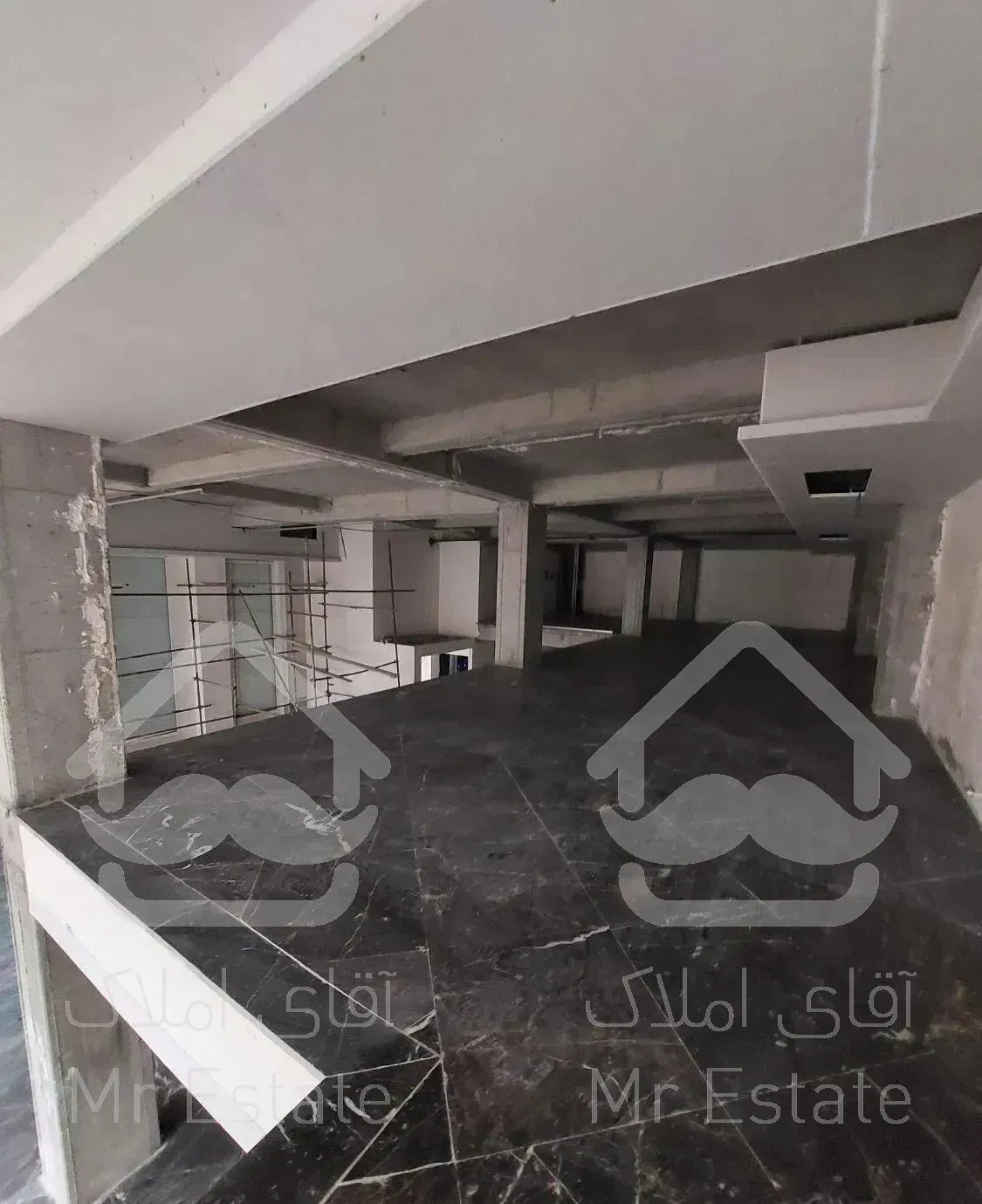 ۱۵۶۵ متر تجاری (۴۰۰ متر روف ) فول امکانات تجریش