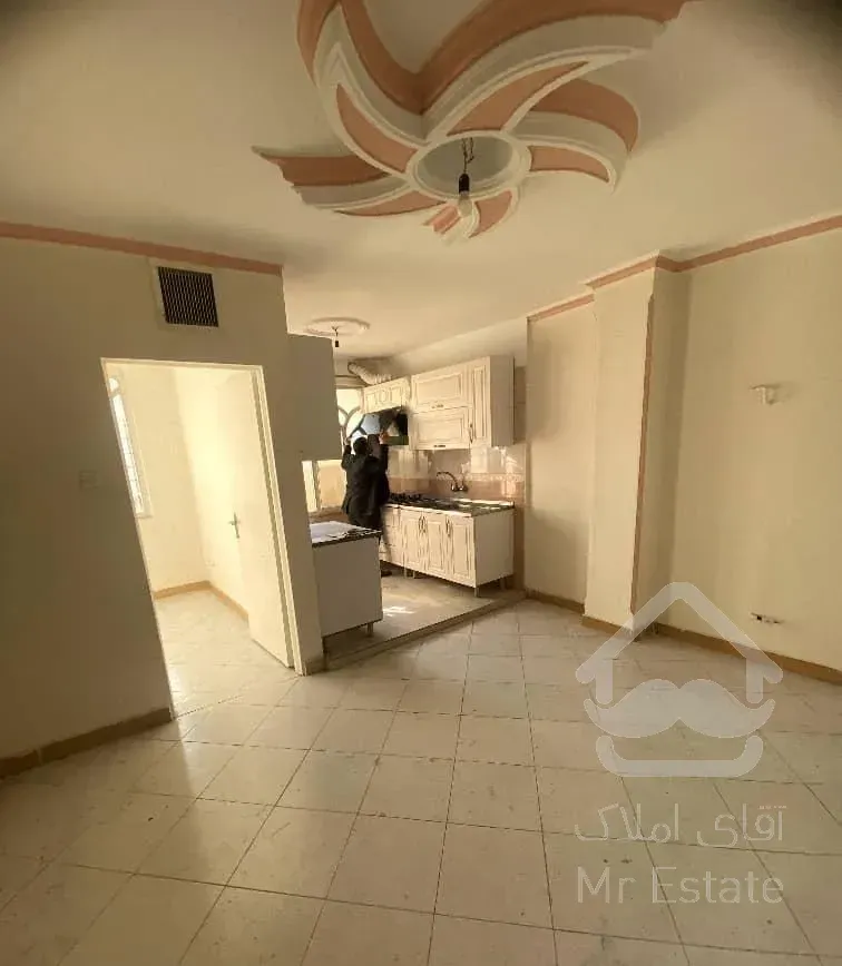 فروش آپارتمان ۵۰متری وام دار‌ جنب مترو بریانک