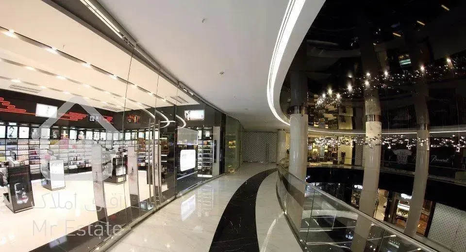 ۴۹متر/تجاری نیاوران/روبه روی پله برقی/دونبش