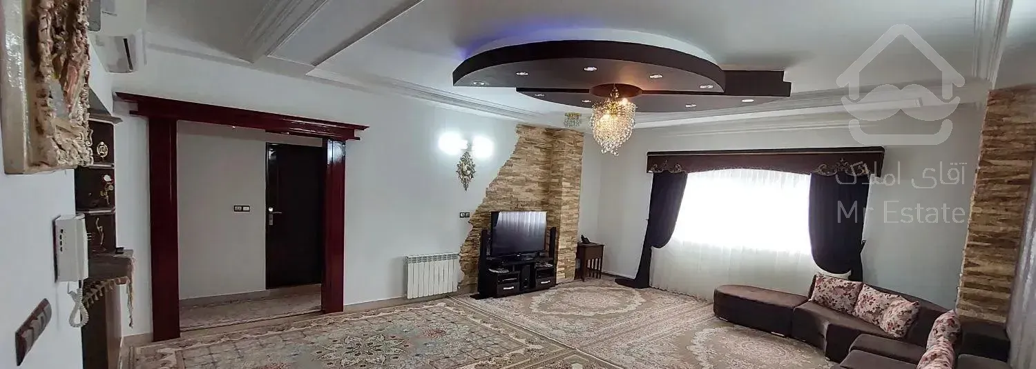 ۲۰۰مترطبقه دوم آپارتمان تک واحدی زیرقیمت/سندتک برگ