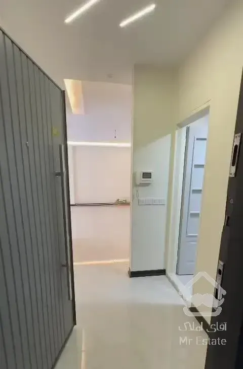 ۸۲ متر / ۲ خواب / ۱۶ ساله / میدان ۳۲