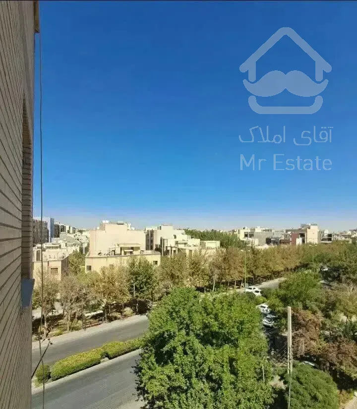 ویلایی۱۷۳متر/۴روی پیلوت/درب به حیاط/خ تالار