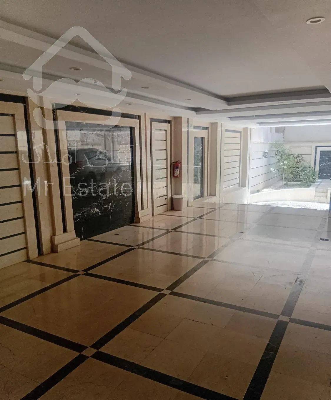 ۹۸ متر فول امکانات بهترین لوکیشن