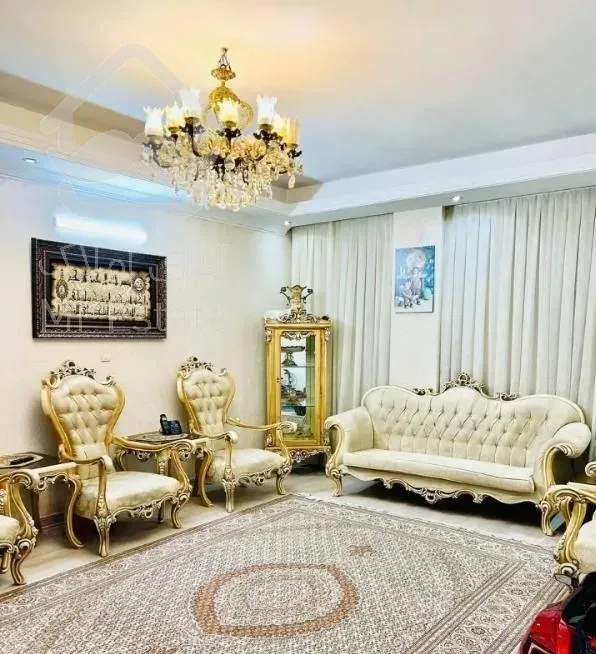 زارعی/ 65 متر/ تاپ لوکیشن/تک واحدی سالن پرده خور