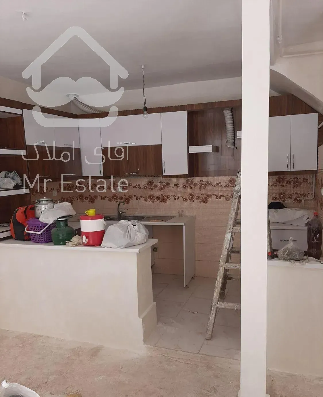 خانه حیاط دار دو طبقه در طالقانی