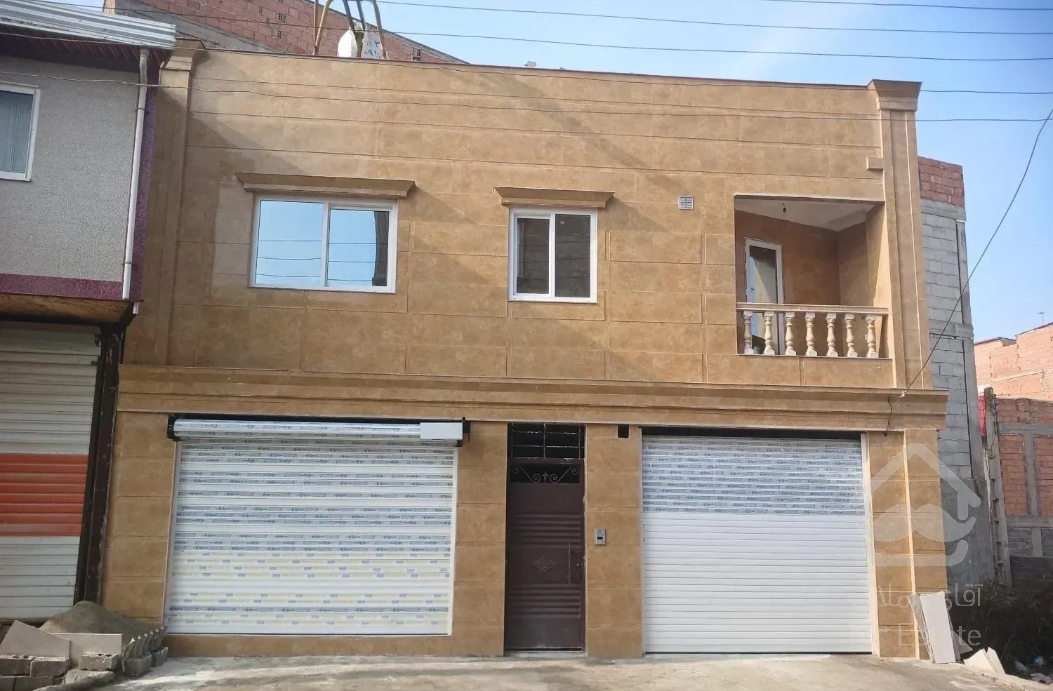 مسکونی دربست ۱۰۰ متر با مغازه بلوار امام رضا