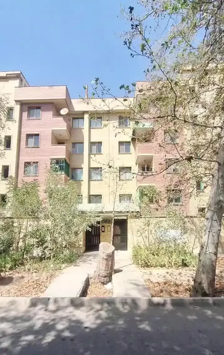 آپارتمان ۸۳ متری ، خیابان درختی شهرک ناز