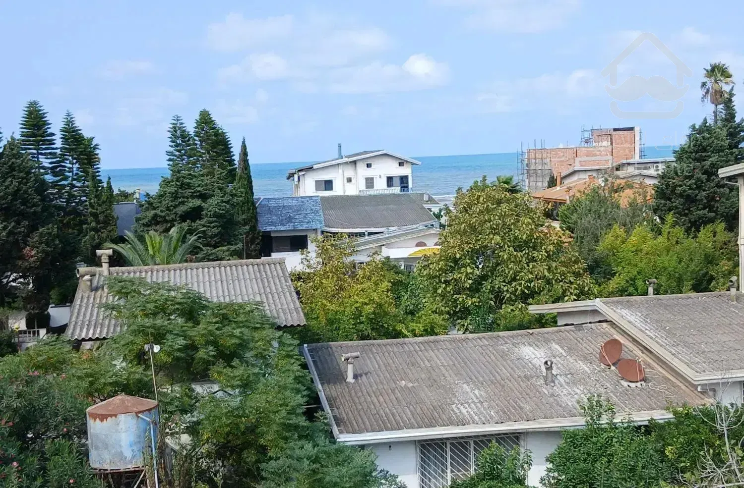 ویلای ۱۰۰۰ متری مبله شهرکی دو قدم دریا ساحل ختصاصی