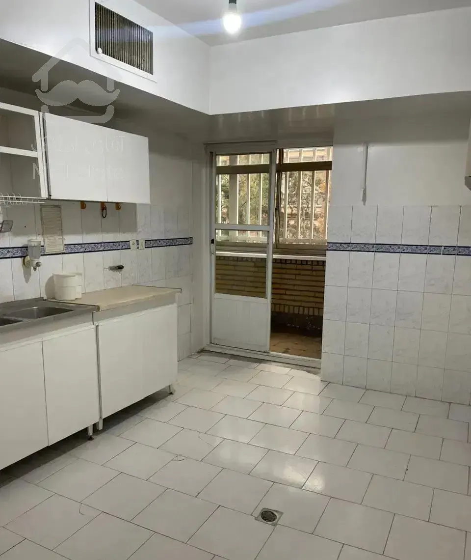 ۸۳ متر ۱ خواب جنوبی با پارکینگ