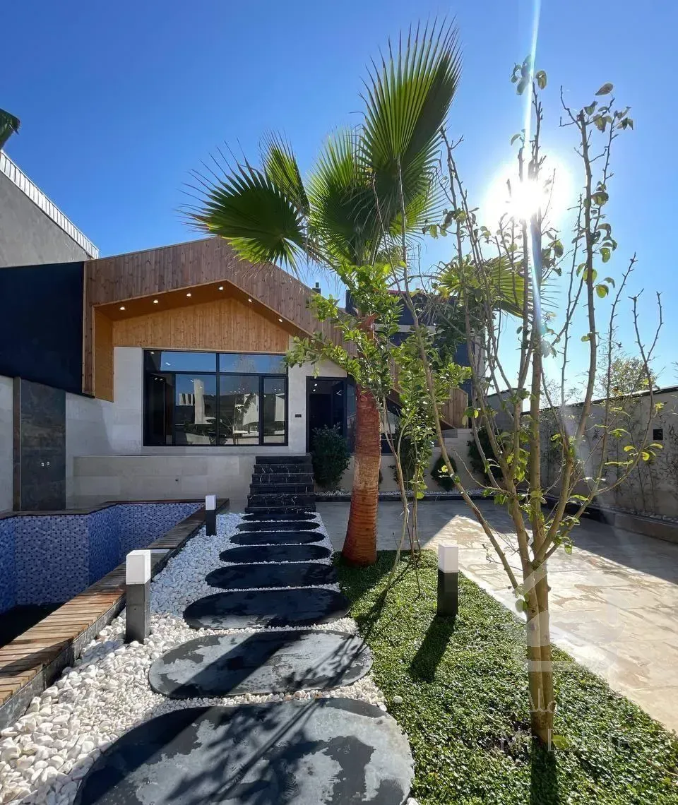 ویلا باغچه مدرن ۲۰۰ متر شهرکی سند‌ تک‌برگ