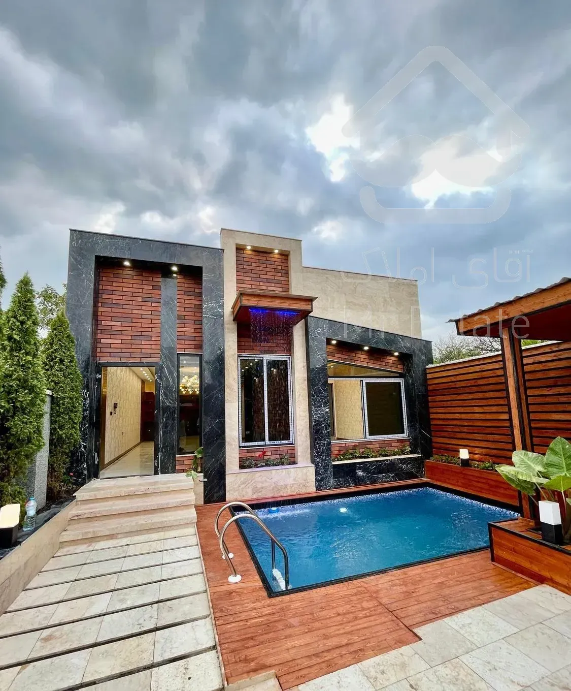 باغچه ویلایی 250 متری ( استخر چهار فصل )