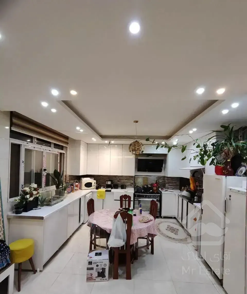 ۱۳۶ متر نوساز ۳خ پذیرایی بزرگ ۲ کله نور خوش نقشه