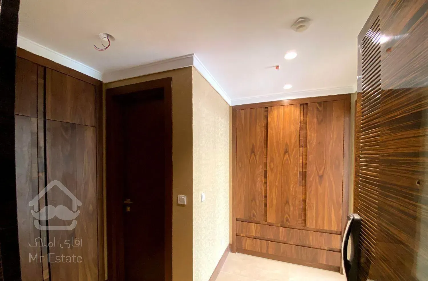 آپارتمان نوساز ۲۰۰ متری ۳ خواب دارآباد