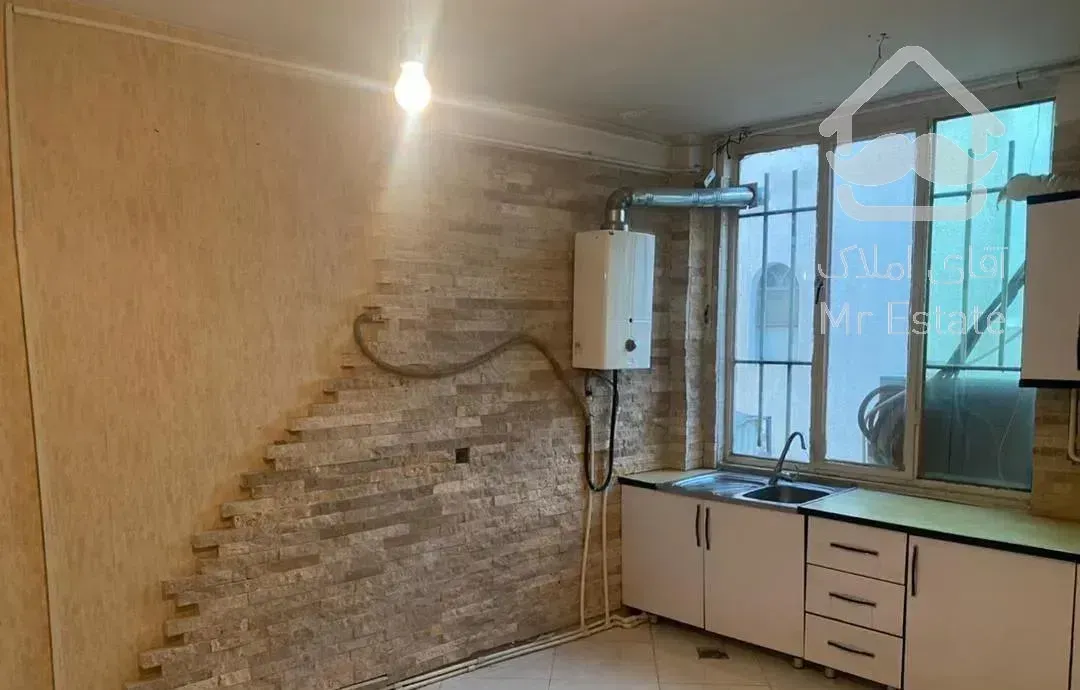 ۳۰ مـتر یک خـواب / دبـستان