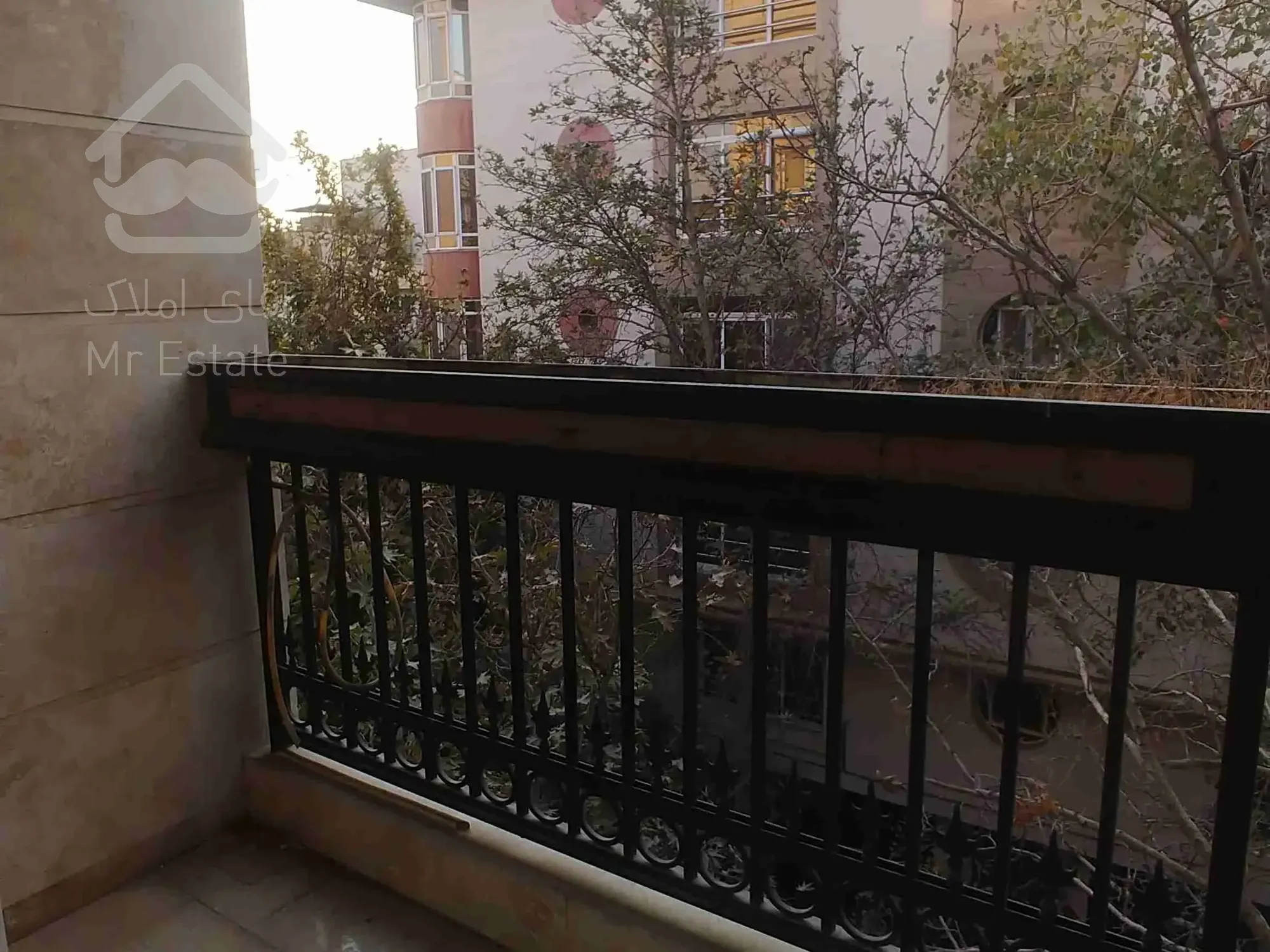 143 متر 3 خواب دیباجی جنوبی عطار