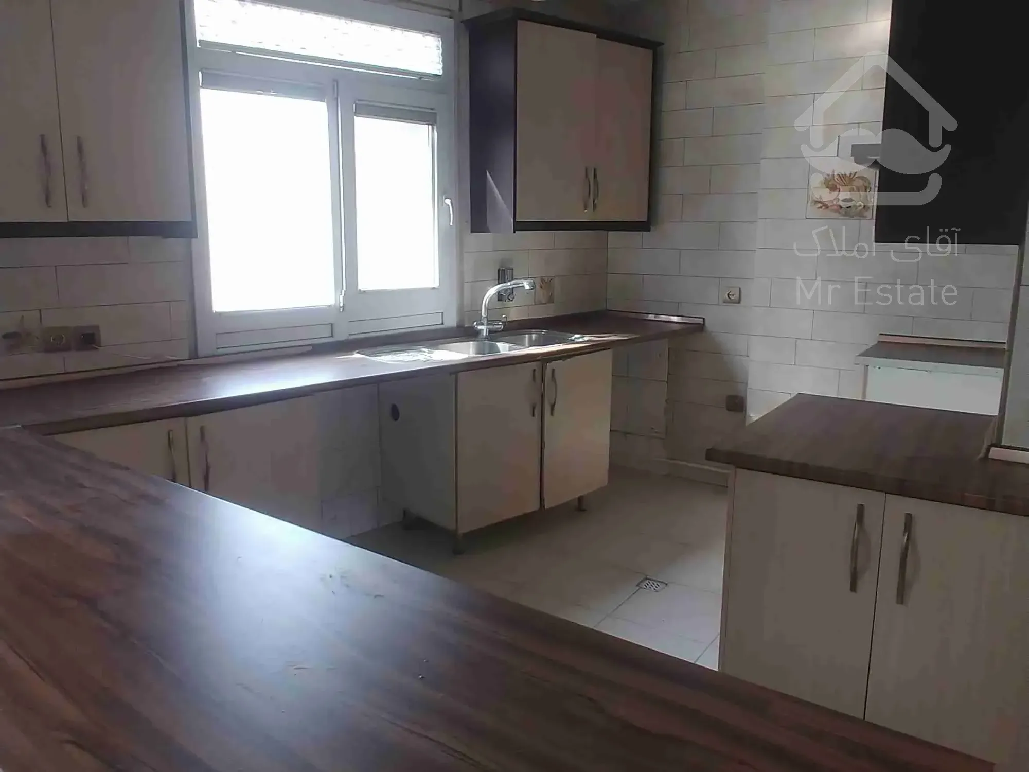 117 متر 3 خواب اختیاریه نزدیک چهاراه پاسداران