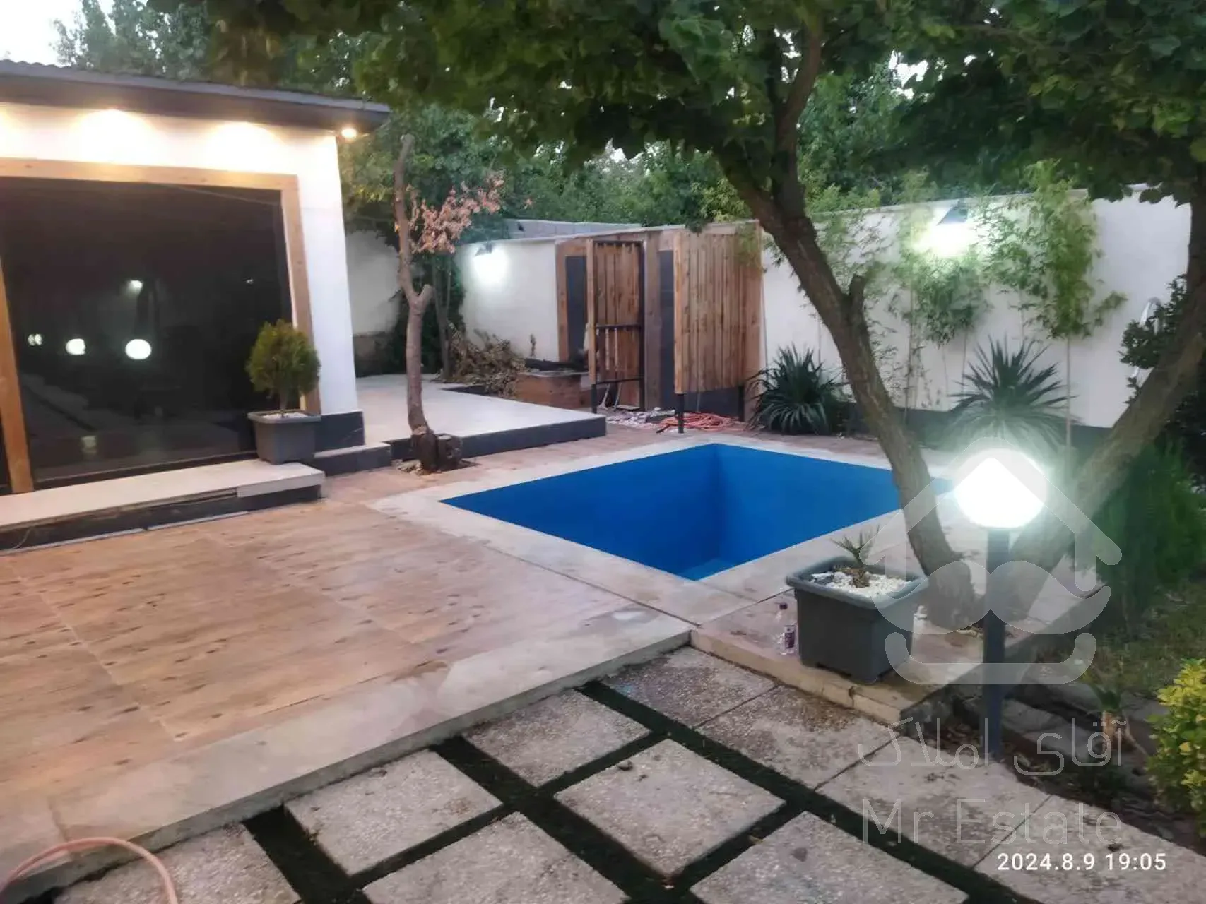 فروش ویلا استخر دار با درختان میوه