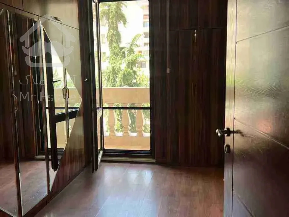 نیاوران ۱۰۵متر متریال داخلی بینظیر لوکیشن عالی