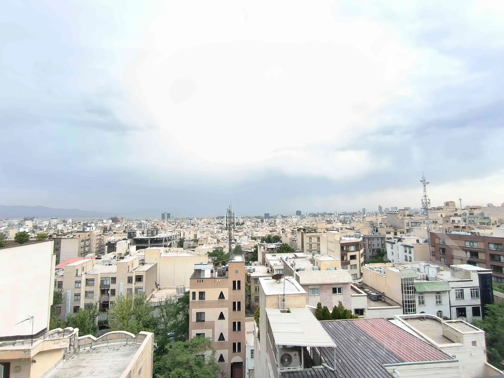 ۱۳۰متری مدرن که تهران زیر پاته