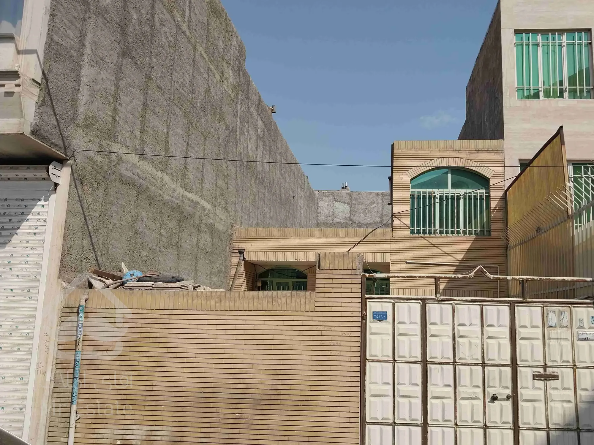 خانه ویلایی و حیاط دار