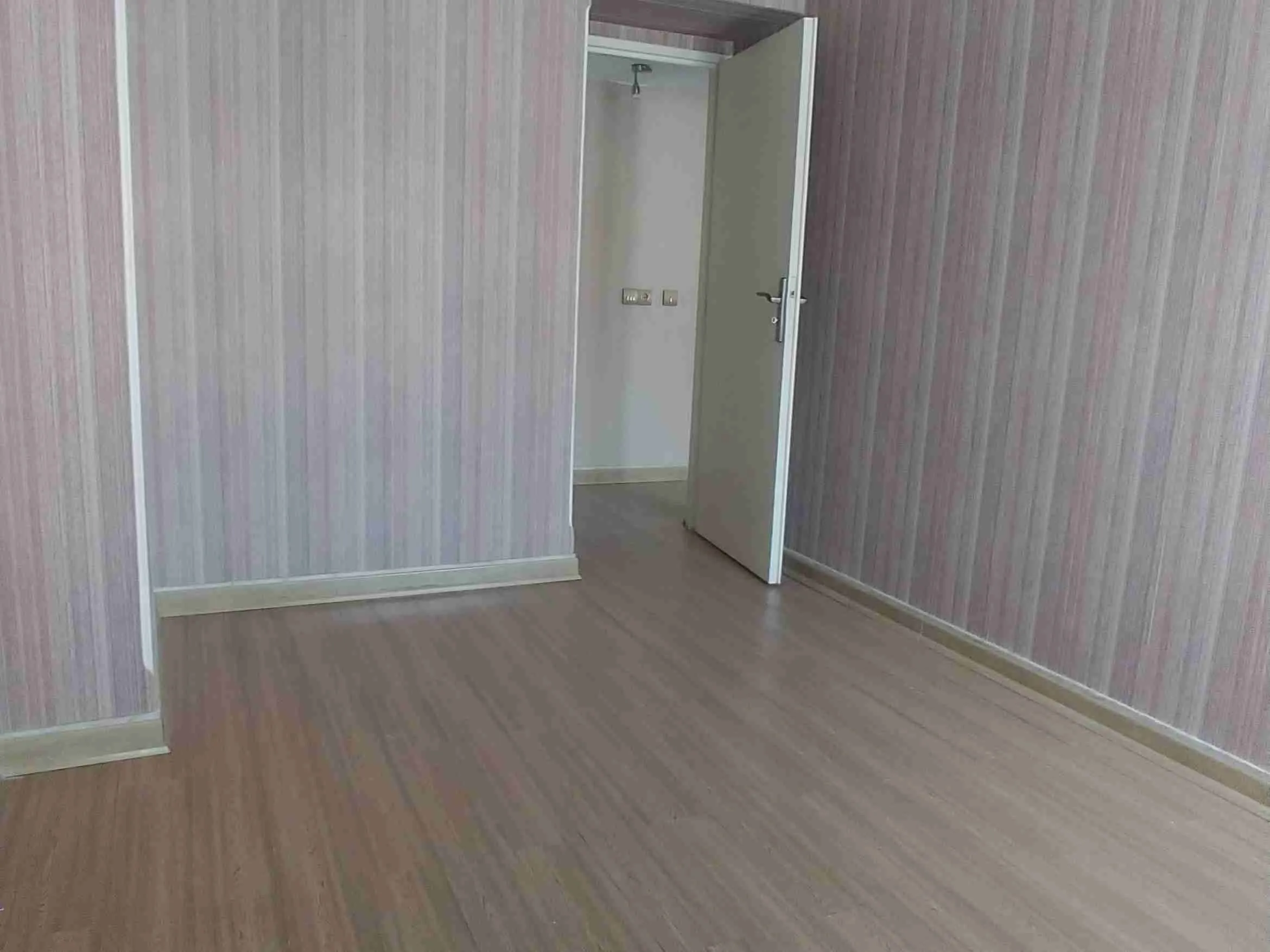 117 متر 3 خواب اختیاریه نزدیک چهاراه پاسداران